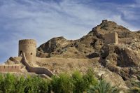 Oman: Watchtowers and Walls