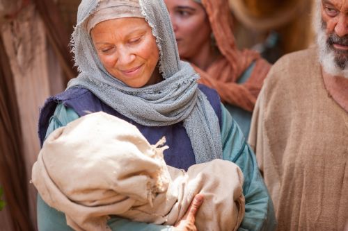 Luke 1:57–80, Elisabeth holds John the Baptist after being named at the temple