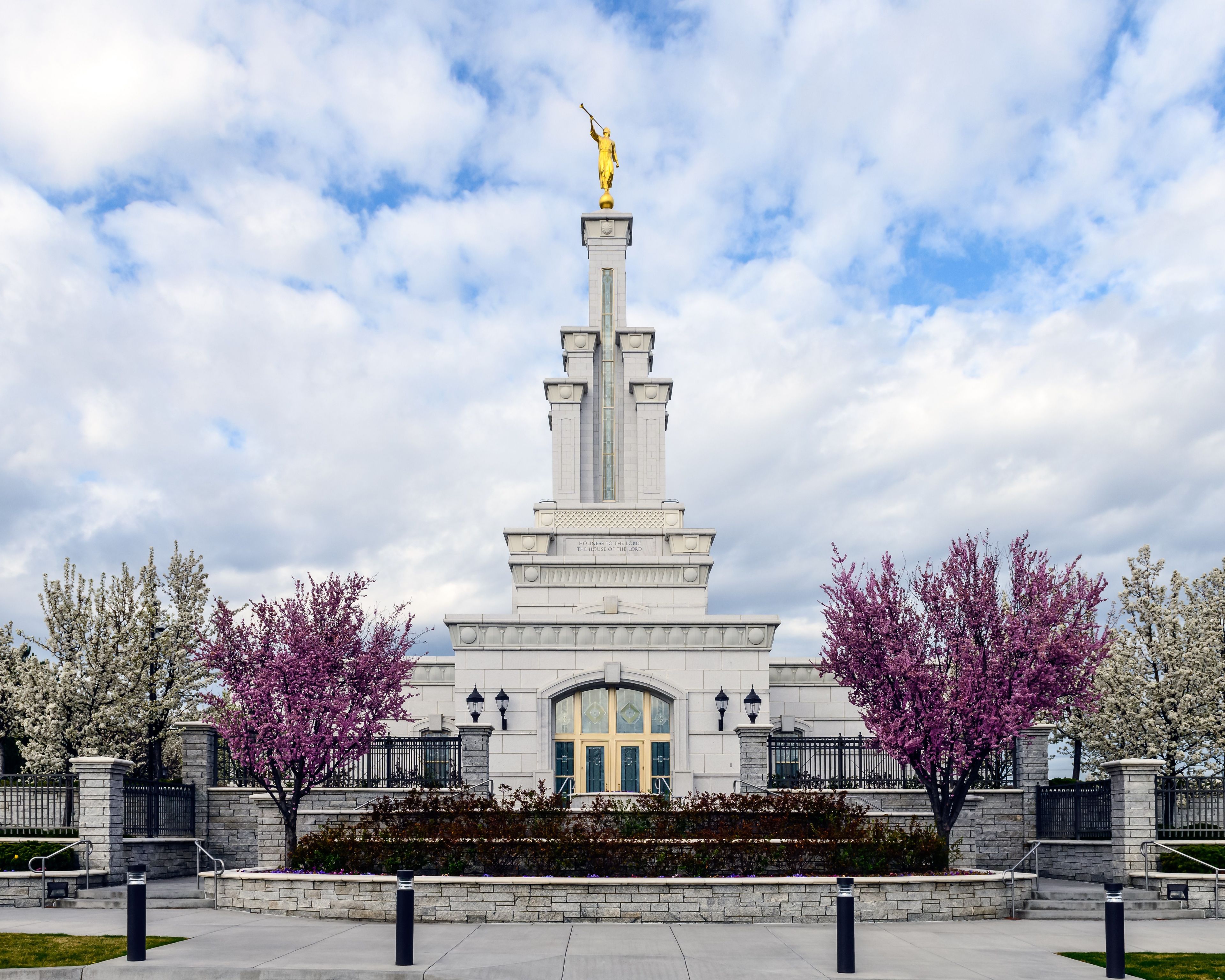 The Columbia River Washington Temple and Grounds in the Spring