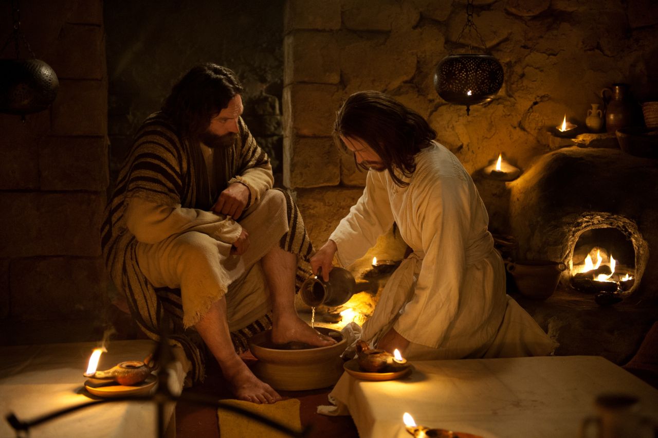 Cristo lava os pés de Seus apóstolos