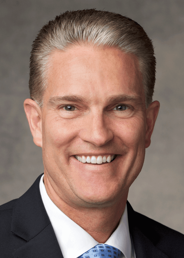 Люди высшего класса. Представитель высшего. Члены правительства россии и думы уехали из россии. Представитель высшего. Топ менеджер в медицинской компании.