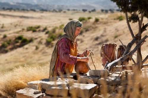 John 4:5–29, The Samaritan woman fetches water from the well