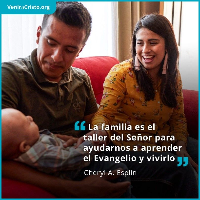 Una pareja con su bebé y una cita: