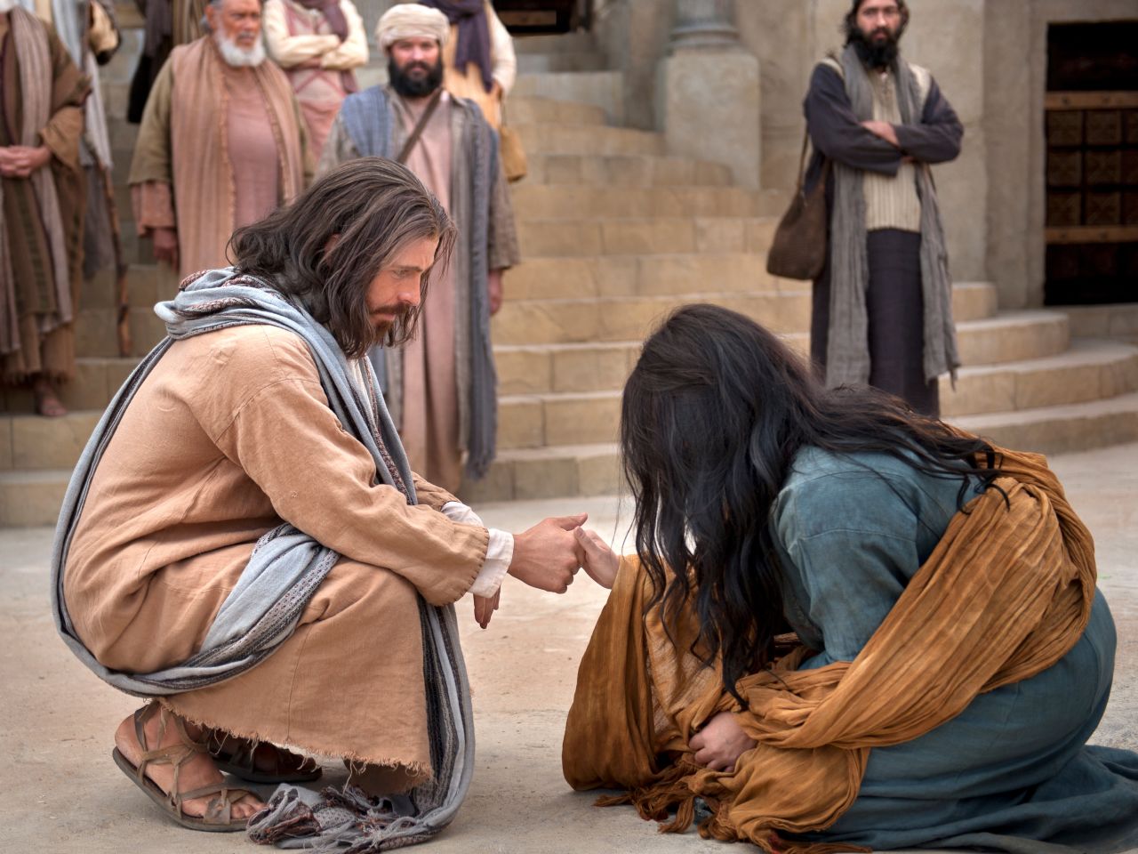 Jesus Cristo consola e perdoa uma mulher acusada de adultério, um ensinamento da Bíblia sobre o perdão