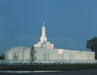 The Columbus Ohio Temple at Night