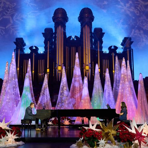 In the Tabernacle in Salt Lake City Josh & Lindsey Wright perform ’Deck the Halls’ as part of the Witnesses of Christ Christmas Concert 2021. 