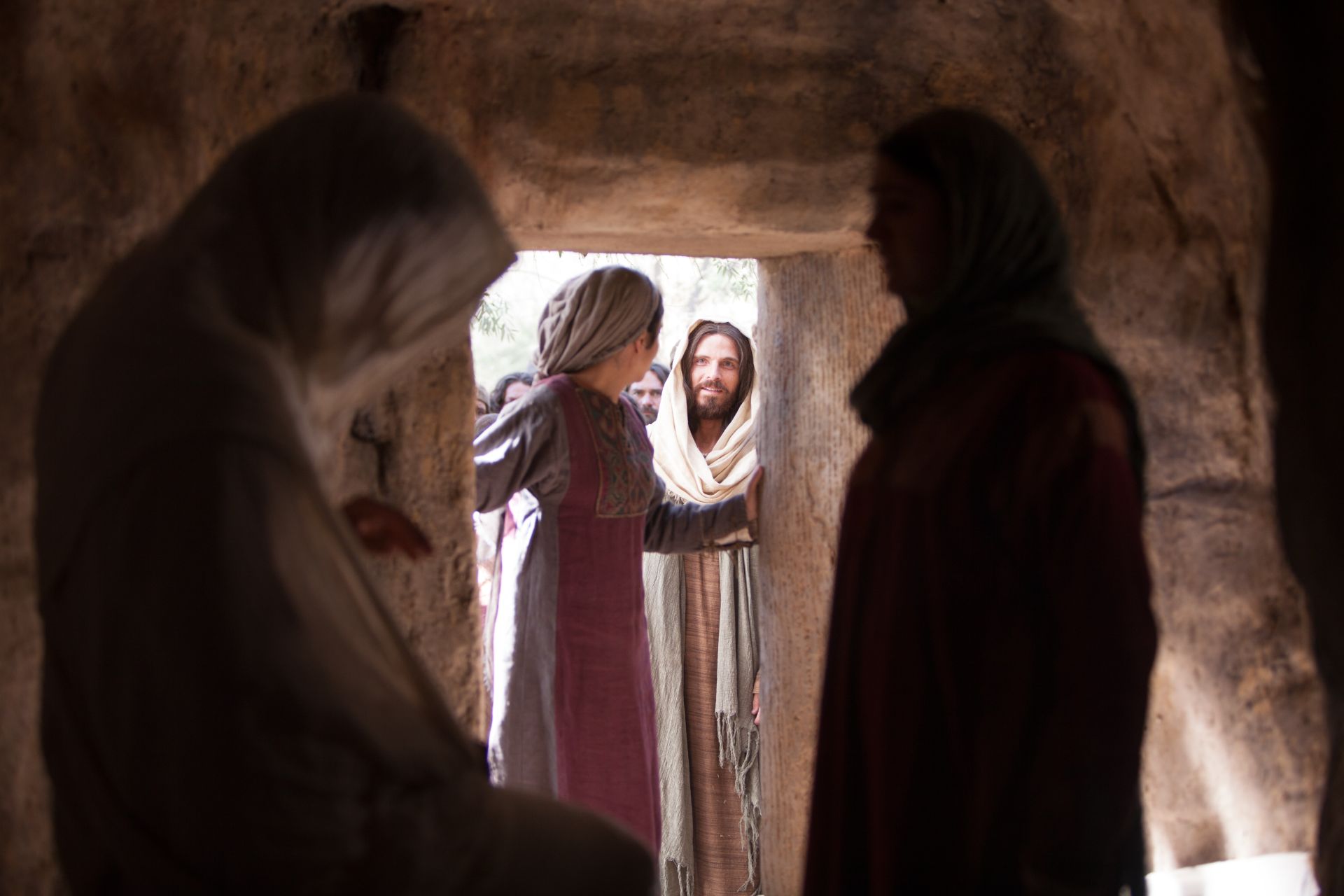 Life of jesus christ miracles dead raised lazarus 
