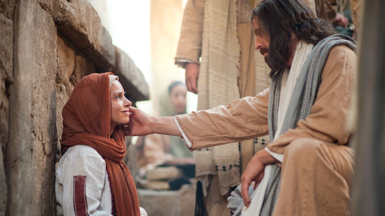 Jesucristo muestra amor a una mujer con una enfermedad de sangre